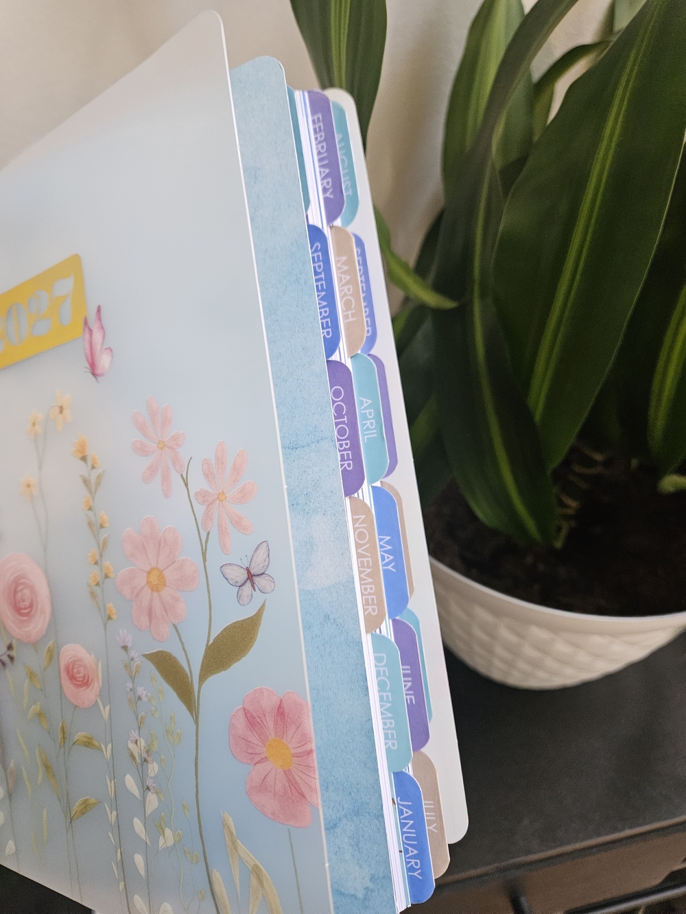 2027 Floral Spiral Planner with Pink Elastic W/dividers - Picture 4 of 9